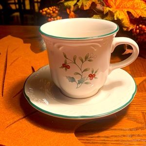 Pfaltzgraff Winterberry Flat Cup & Saucer Set Mug Tea Winter Holiday Christmas